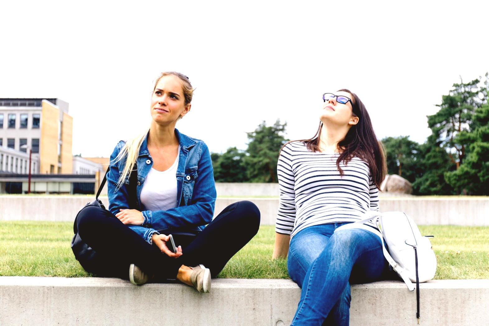 Sessione di playtest con studenti calenthryvora che testano prototipi mobile